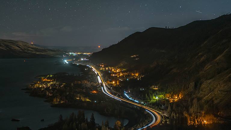 ylow-columbia-river-gorge-at-night