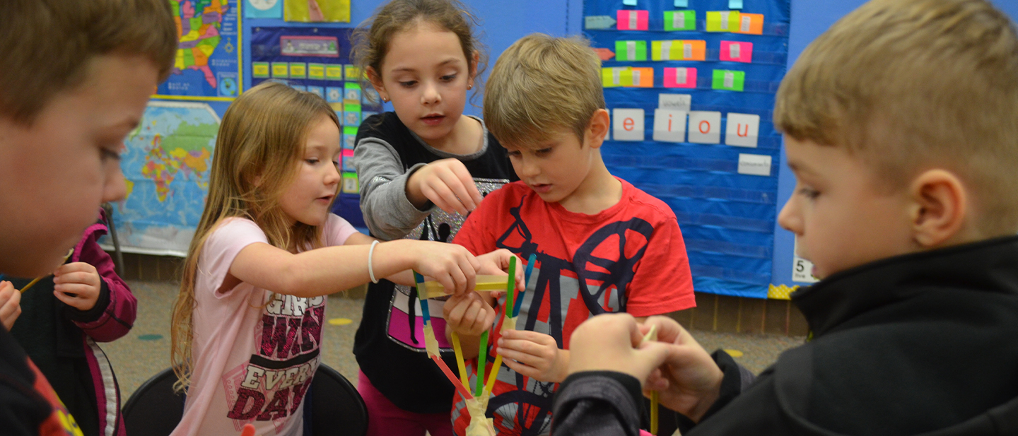 bpa-classroom-presentation-kids_building-towers